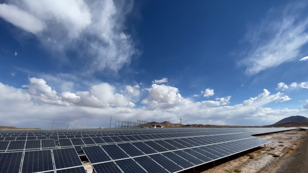 Documental sobre la transición energética en Bolivia: Planta Solar de Oruro por Imagine.